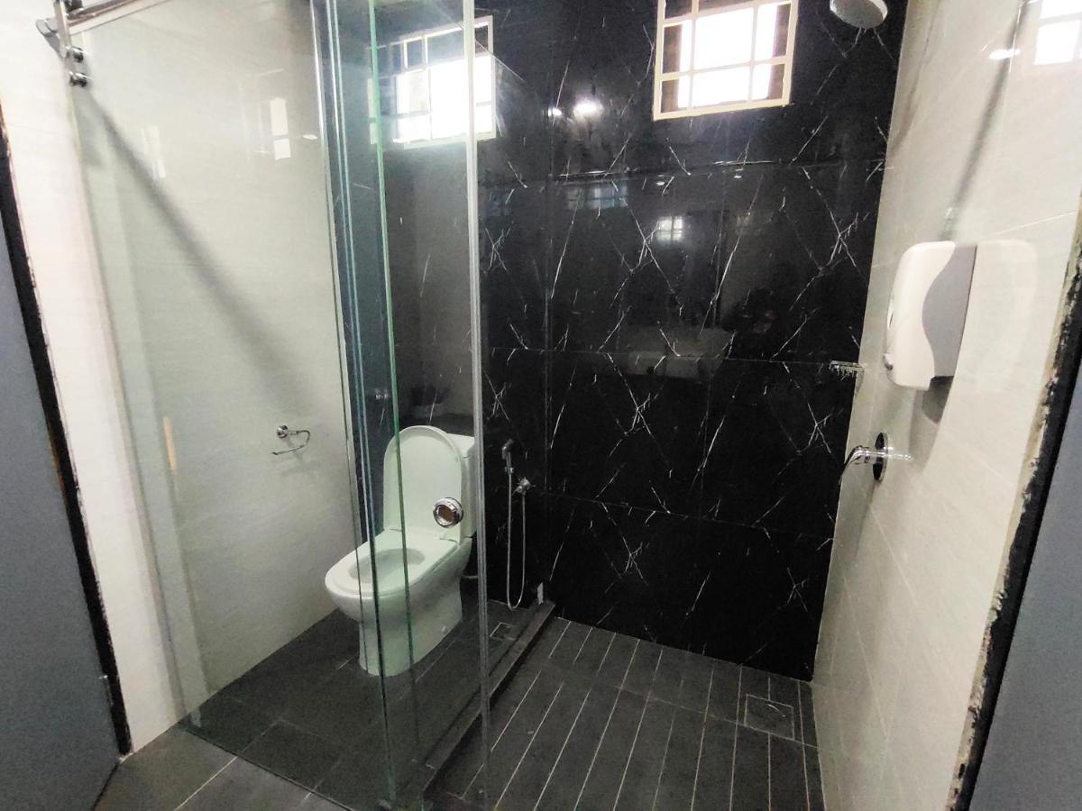 3-Plus Hotel Kota Kinabalu Exterior foto