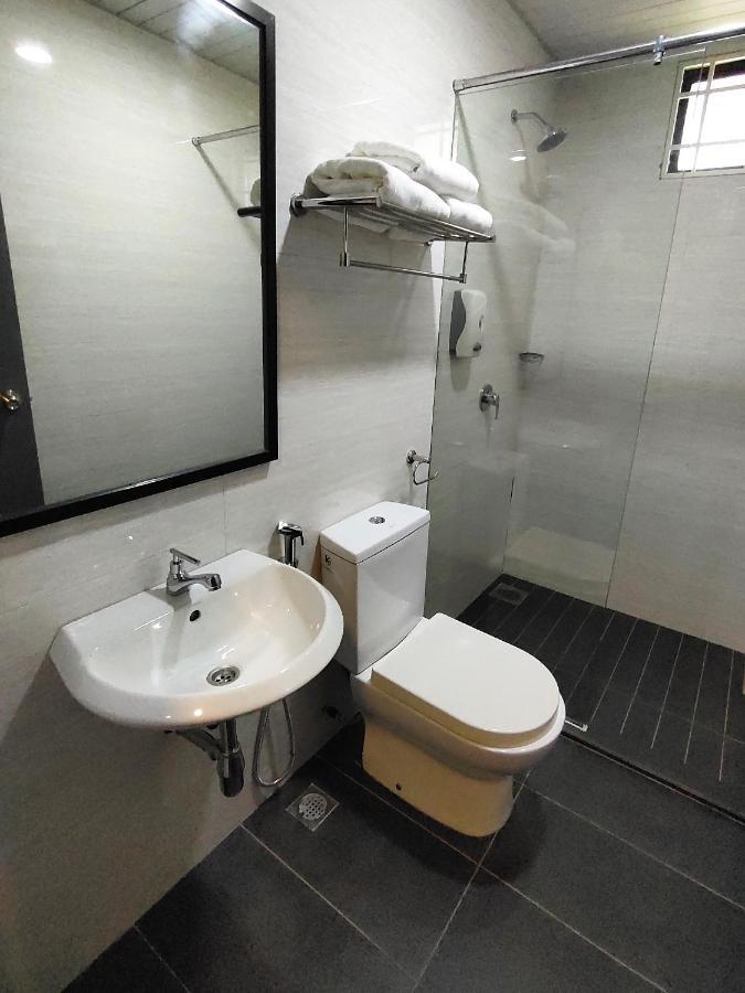 3-Plus Hotel Kota Kinabalu Exterior foto