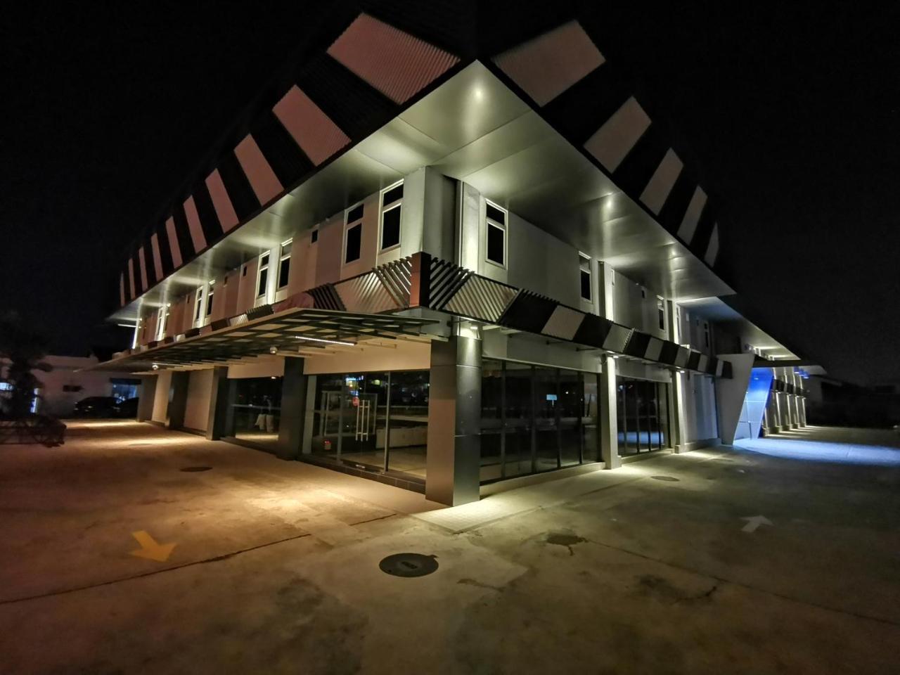 3-Plus Hotel Kota Kinabalu Exterior foto